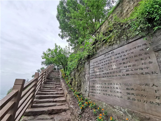 沙河街道萬(wàn)斛城“亮美景”工程